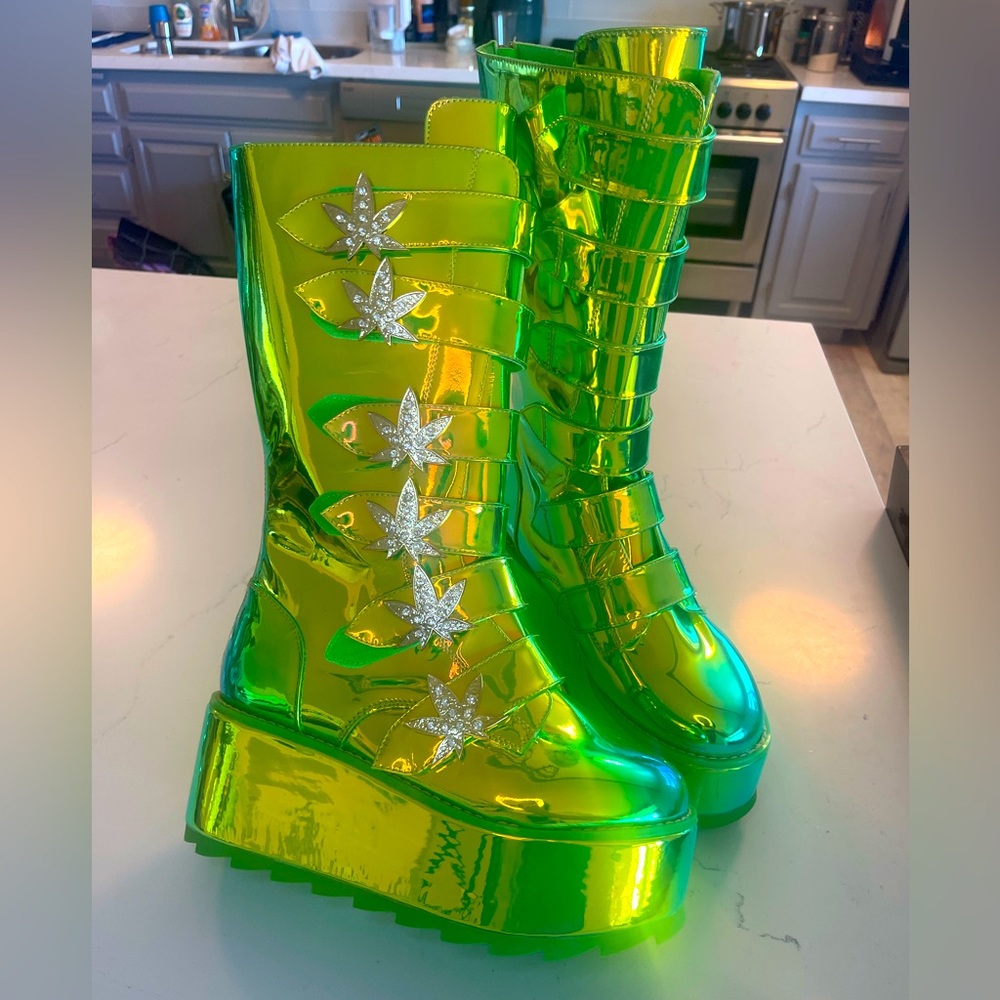YRU Neon Green, Weed Platforms. Green Karma Hi Atlantis